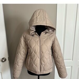 Calvin Klein Women's Hooded Lightweight Puffer Coat Size Small. Tan Color